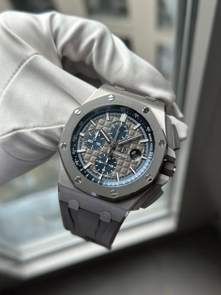 Audemars Piguet Royal Oak Offshore Chronograph extract from the archives, image 2 Audemars Piguet Royal Oak Offshore Chronograph extract from the archives, image 2